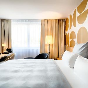 Zimmer mit Kingsize-Bett